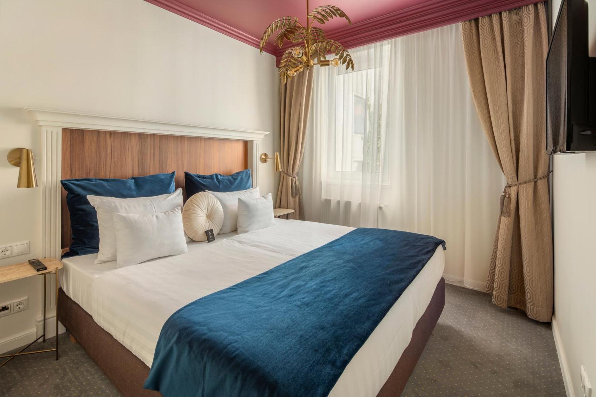 Superior King Suite