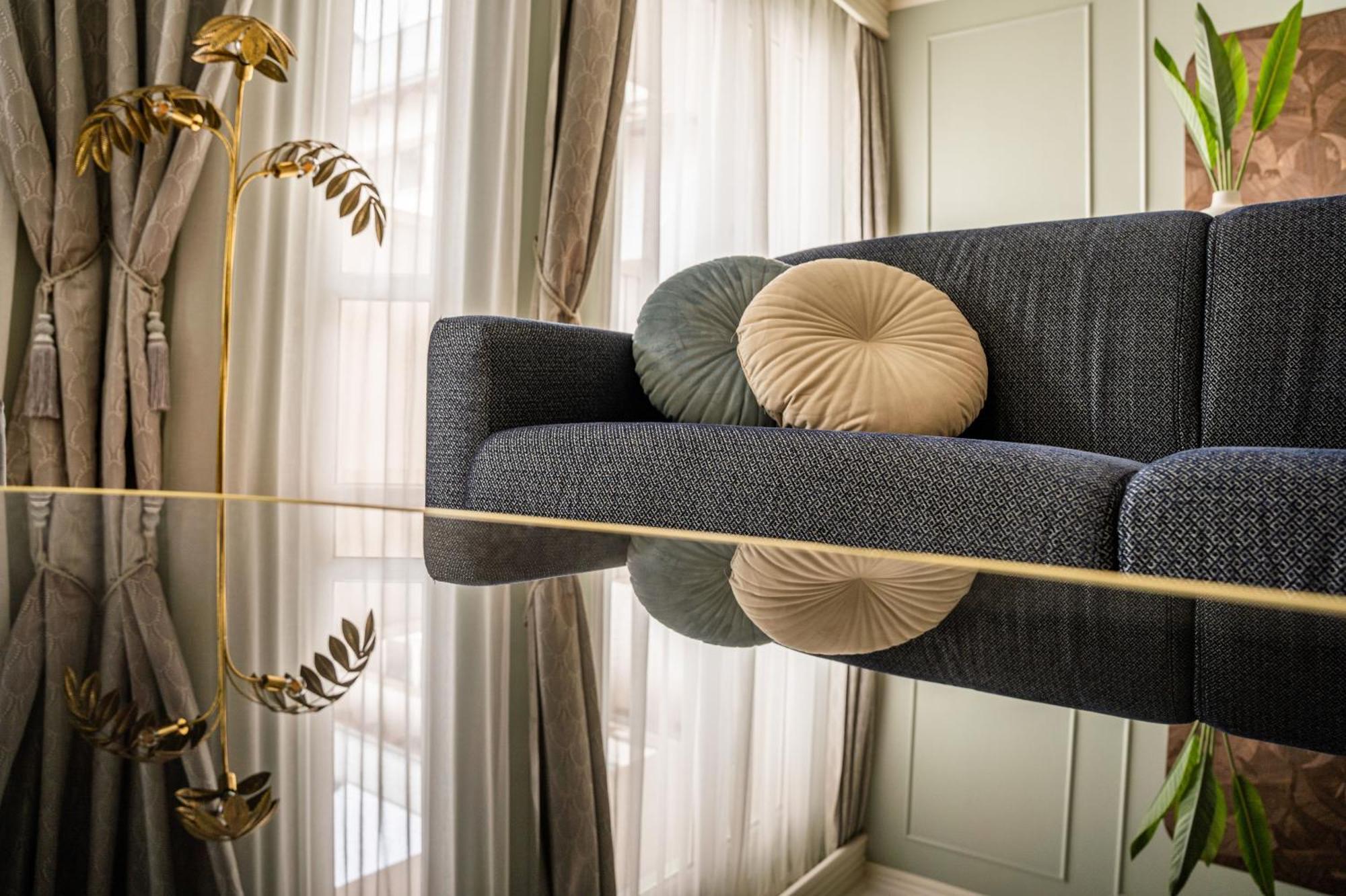 Deluxe King Suite