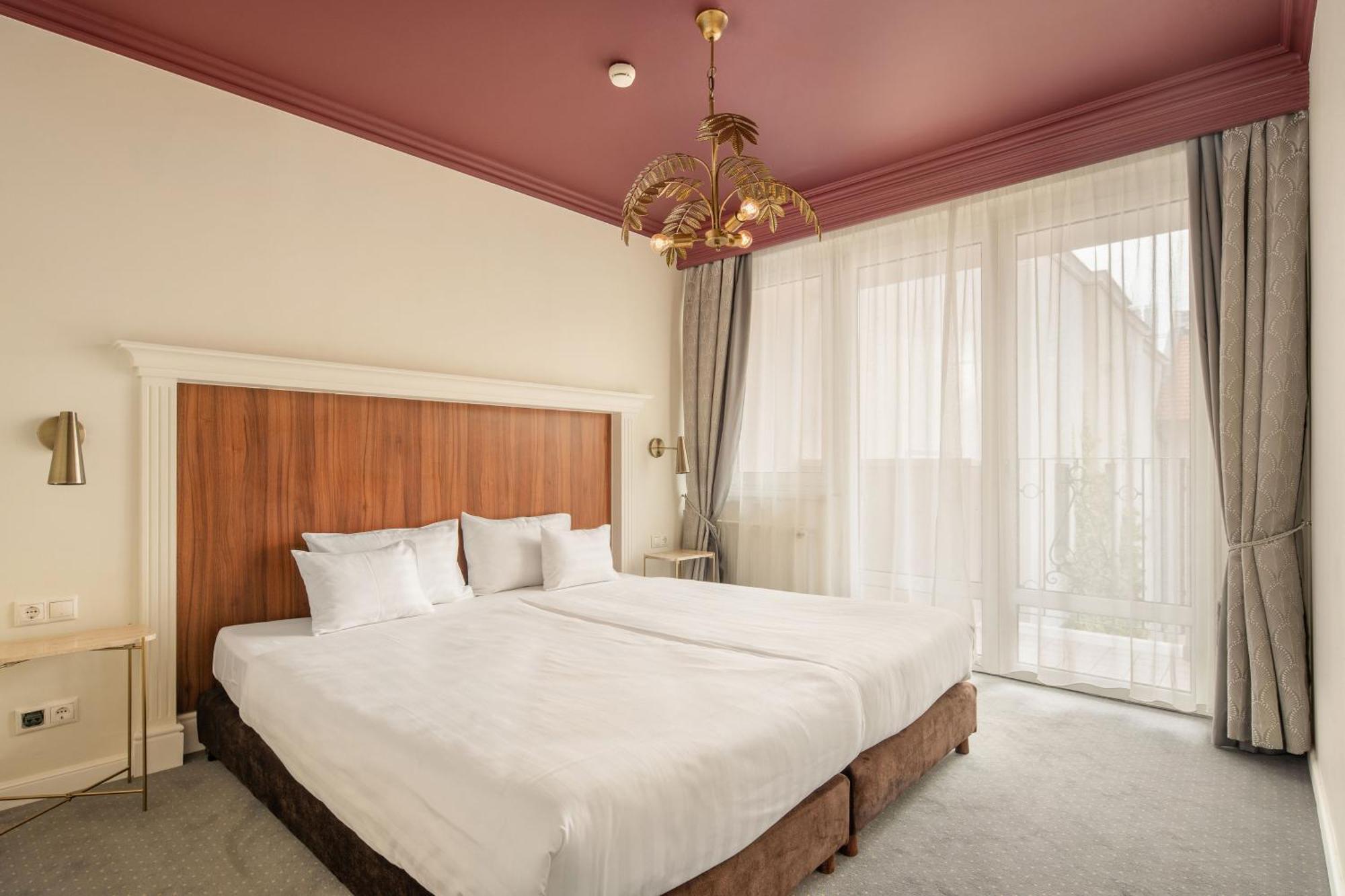 Deluxe King Suite