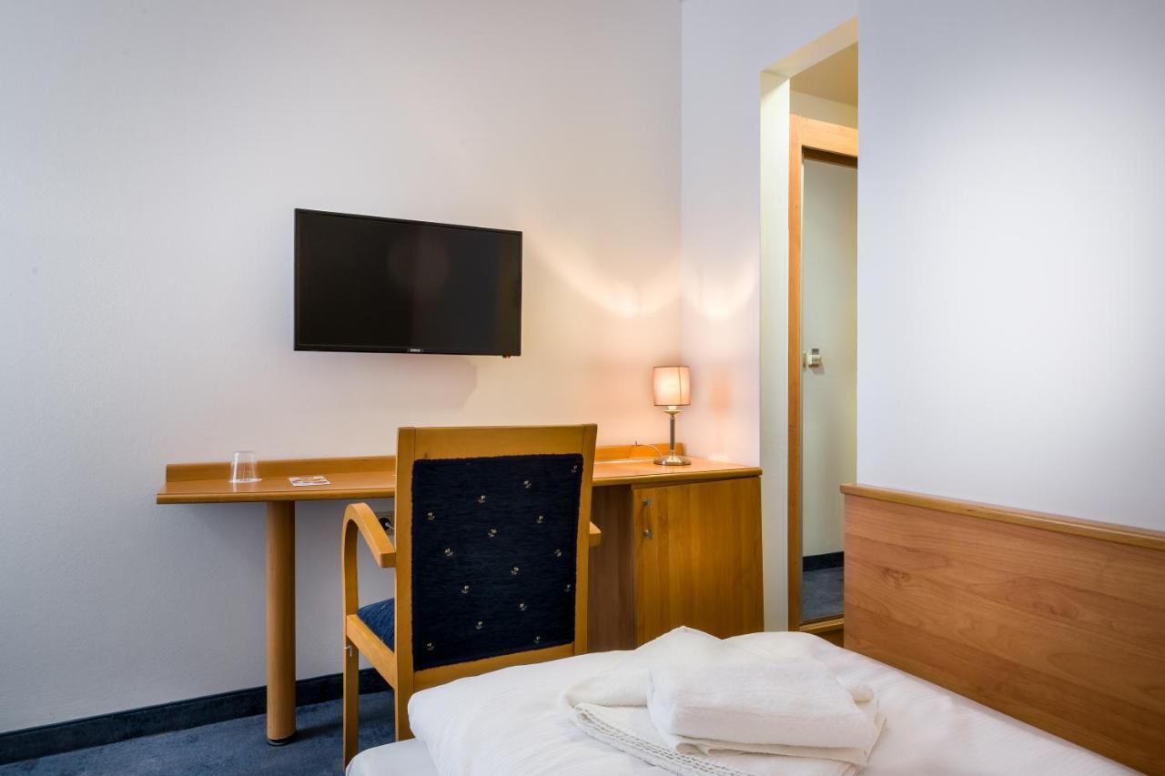 Single Room,982666258:JPEG