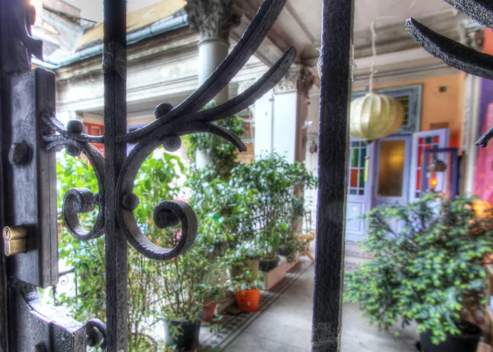 Lavender Circus Hostel, Doubles & Ensuites
